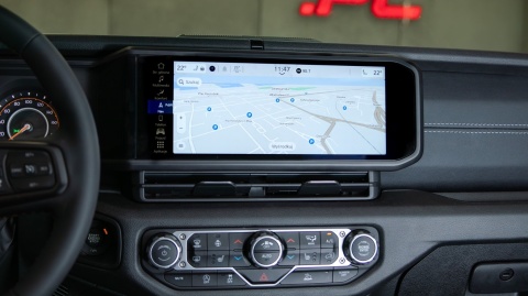 JEEP WRANGLER UCONNECT 5 HARMAN BECKER 12.3" polskie menu, polski lektor, zmiana regionu JEEP WRANGLER UCONNECT 5 HARMAN BECKER 12.3" polskie menu, polski lektor, zmiana regionu