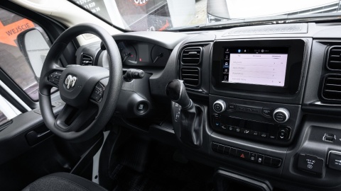 Dodge Ram Promaster polskie menu, zmiana regionu