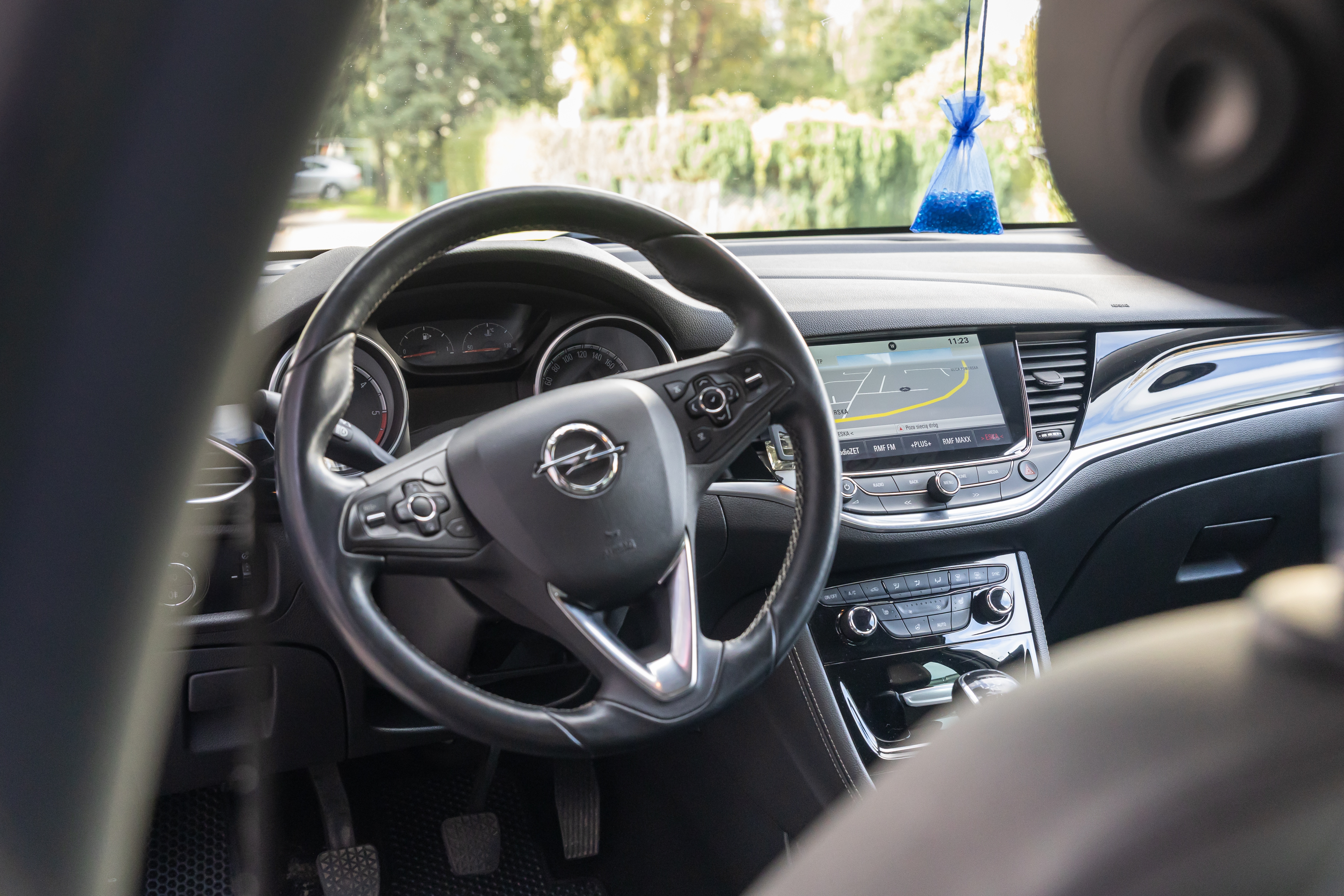 opel astra monitor