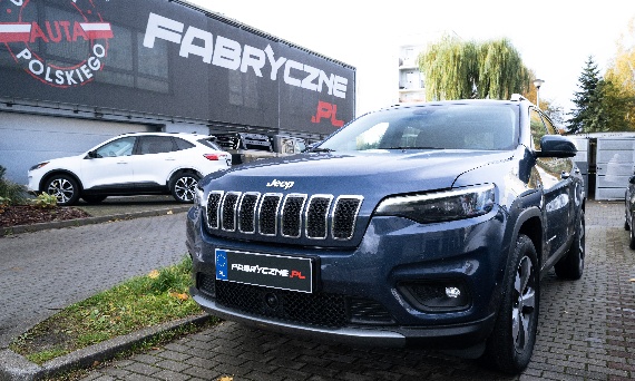 Konwersja Jeep Cherooke z USA| Polskie menu, sterowanie głosowe, parzyste stacje radiowe