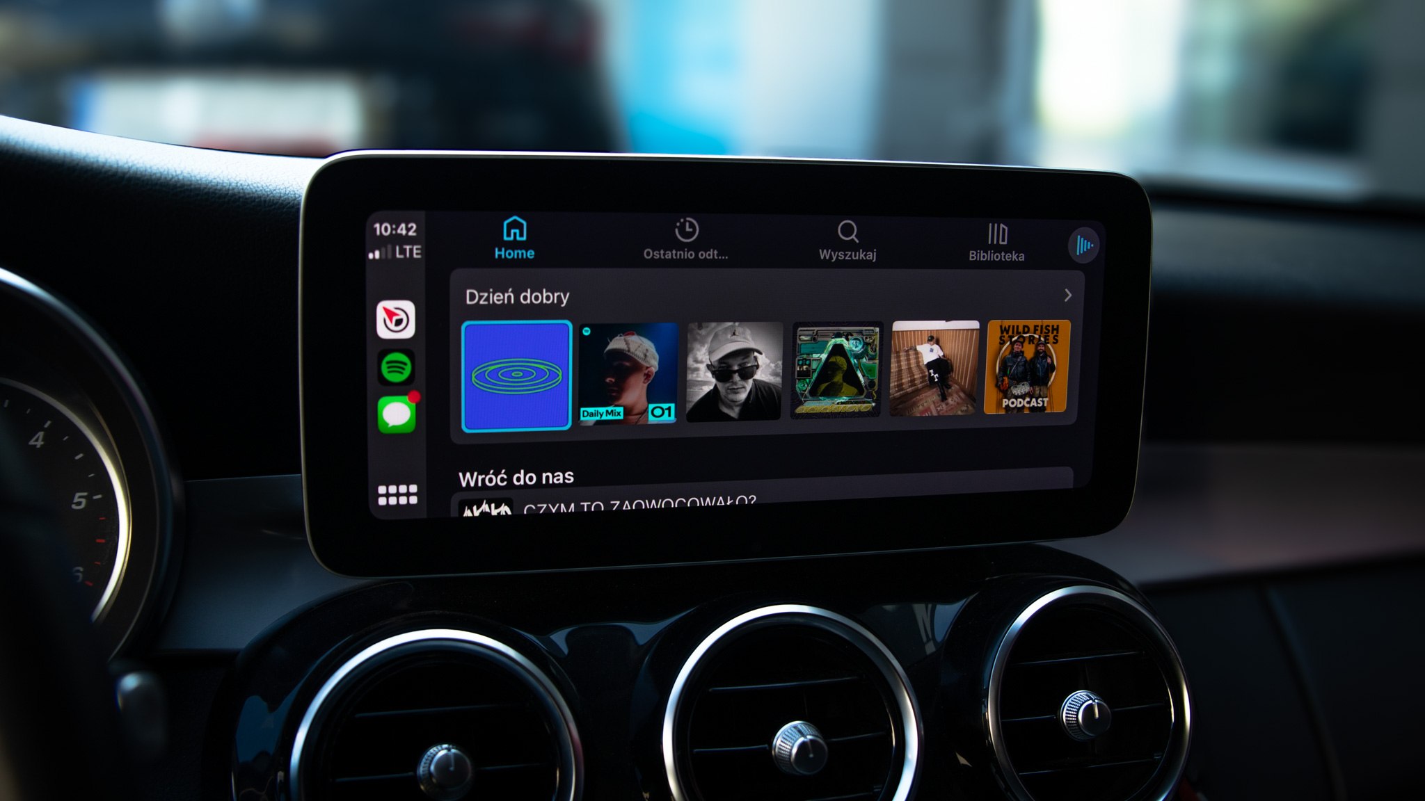 Spotify w wyświetlaczu Mercedes C220