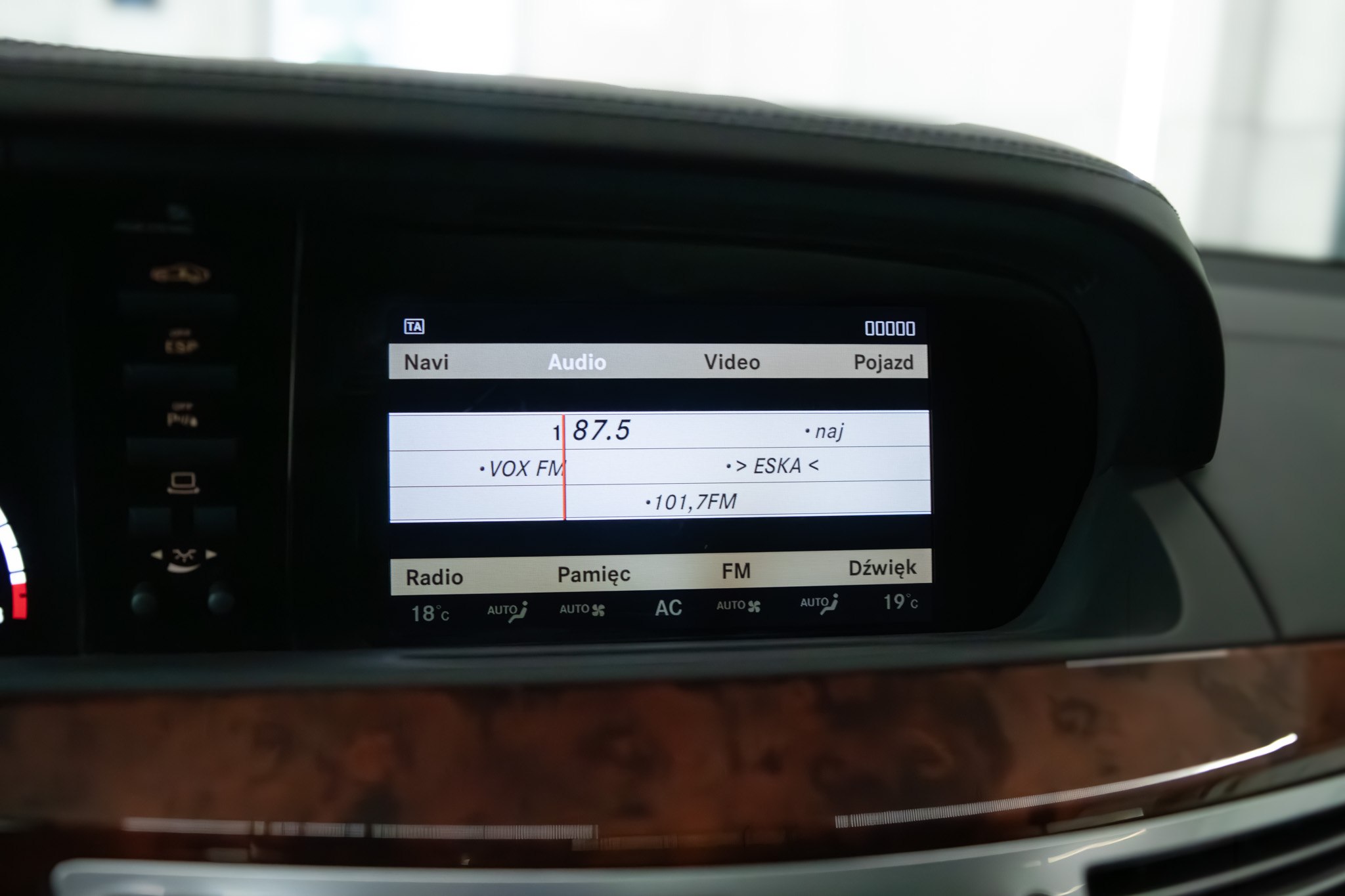radio mercedes z japonii