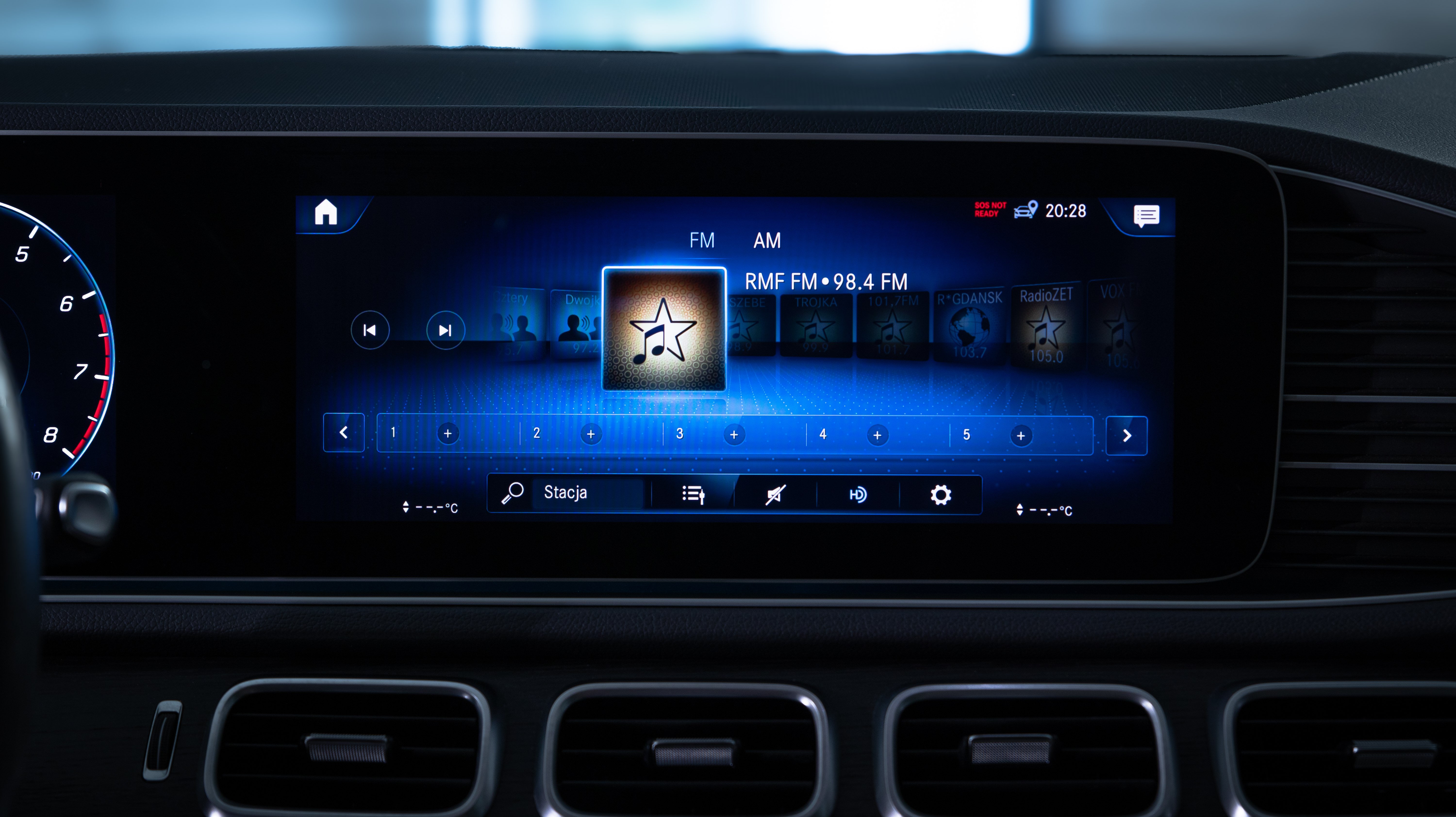 Mercedes GLE 350 stacje radiowe