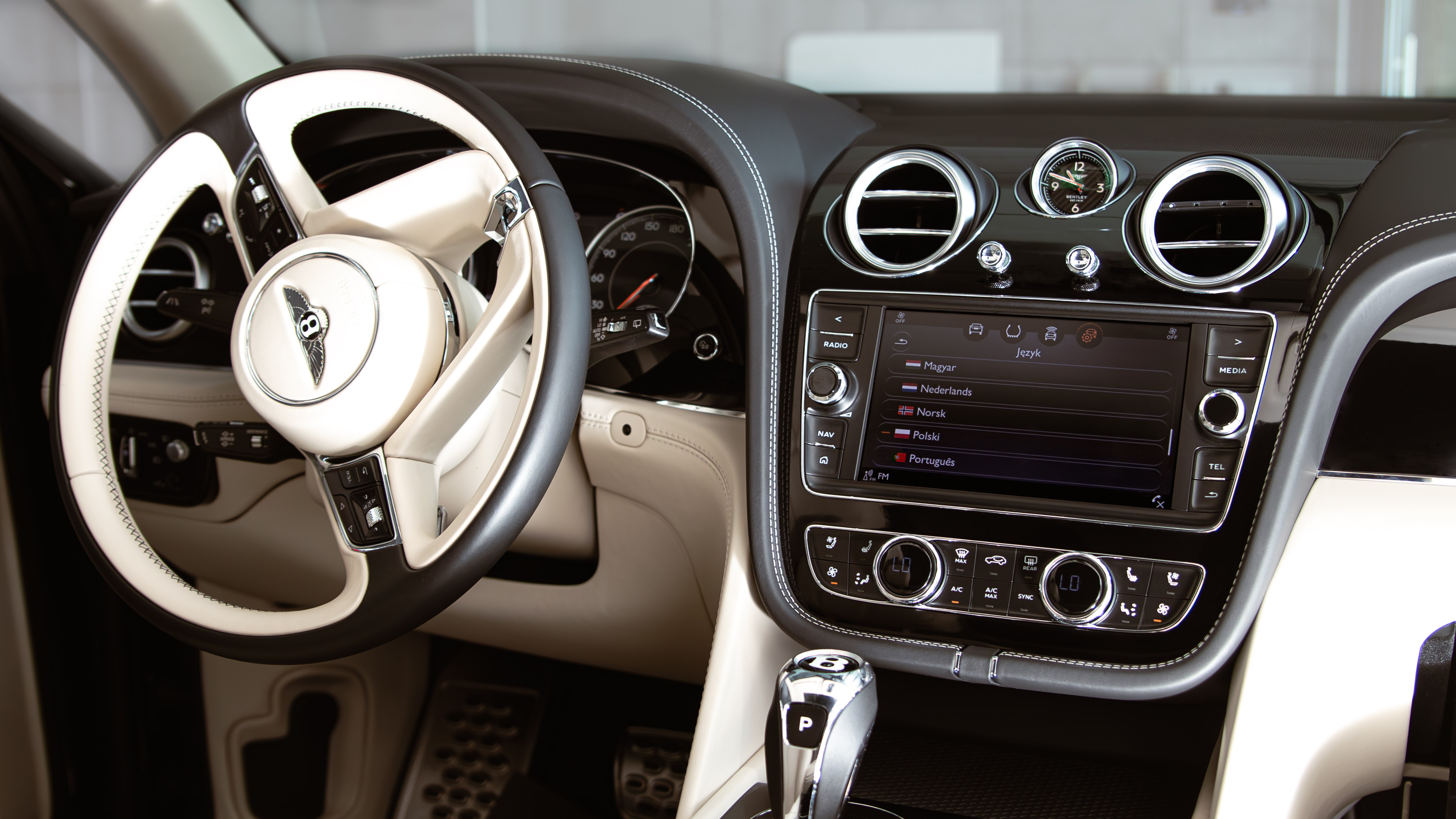 Bentley Bentayga wnętrze