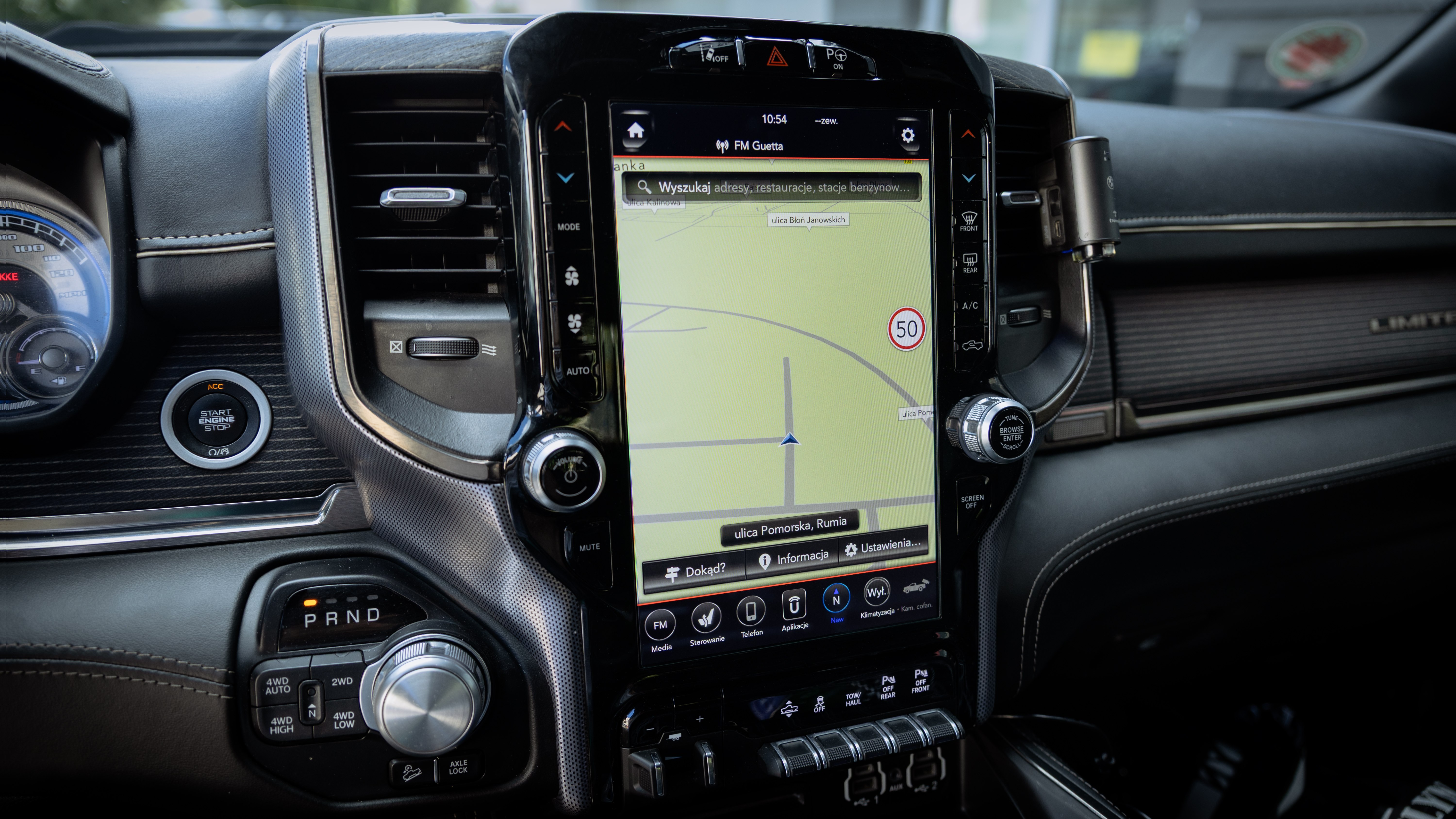 Polskie menu i nawigacja w Dodge Ram 1500