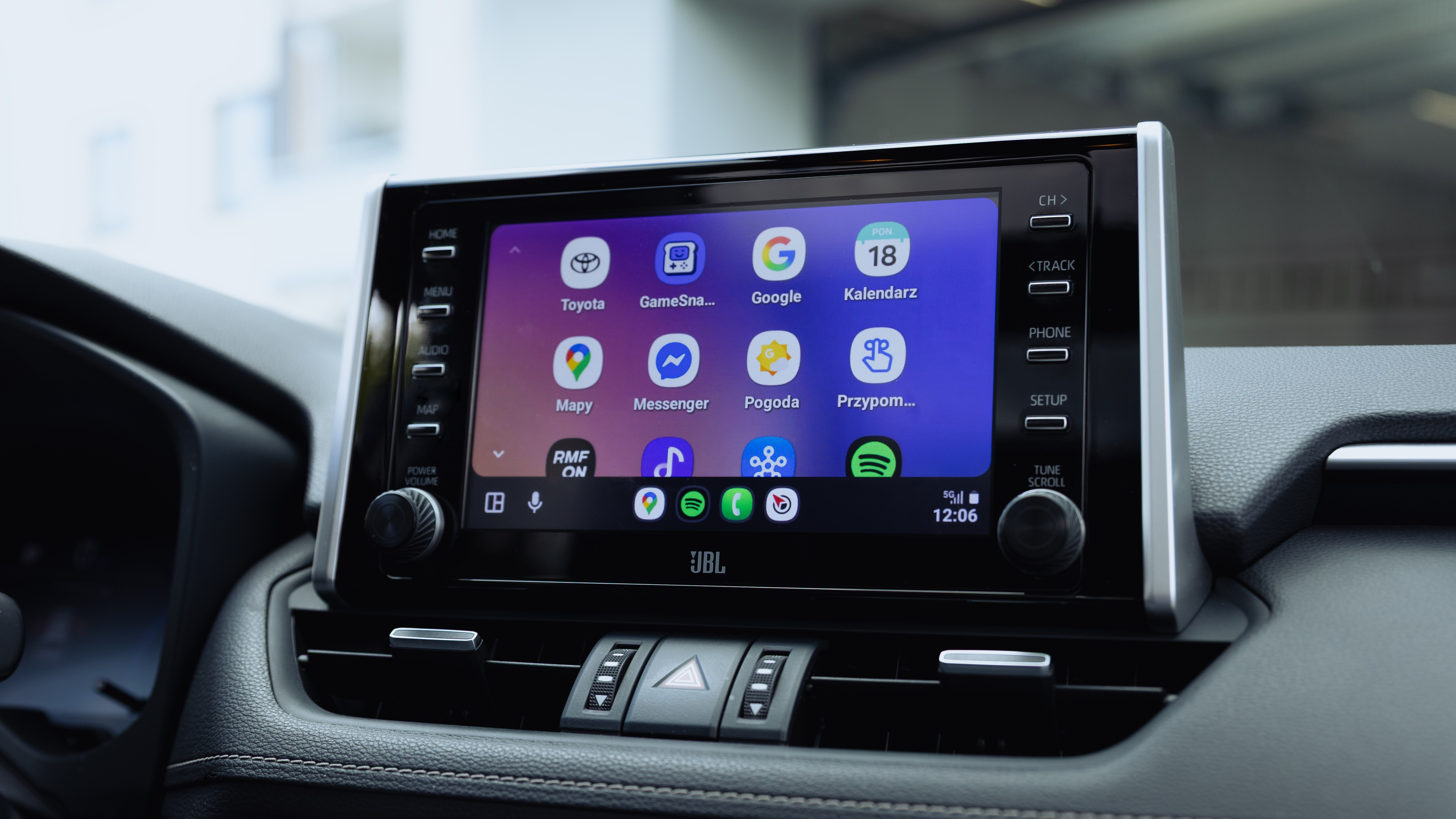 aktywacja carplay android auto w samochodzie 