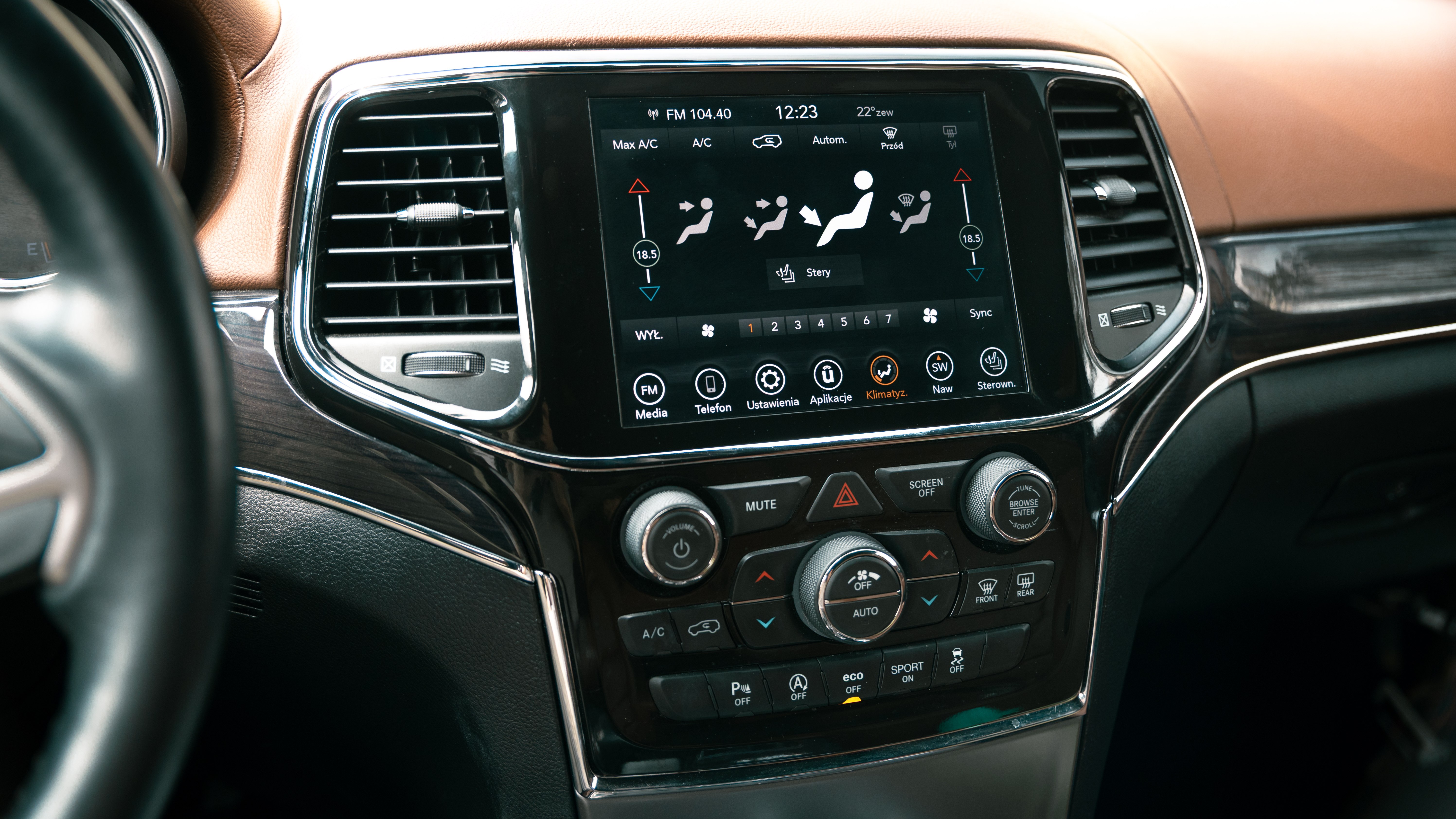 JEEP UCONNECT 8.4” PANASONIC VPR4