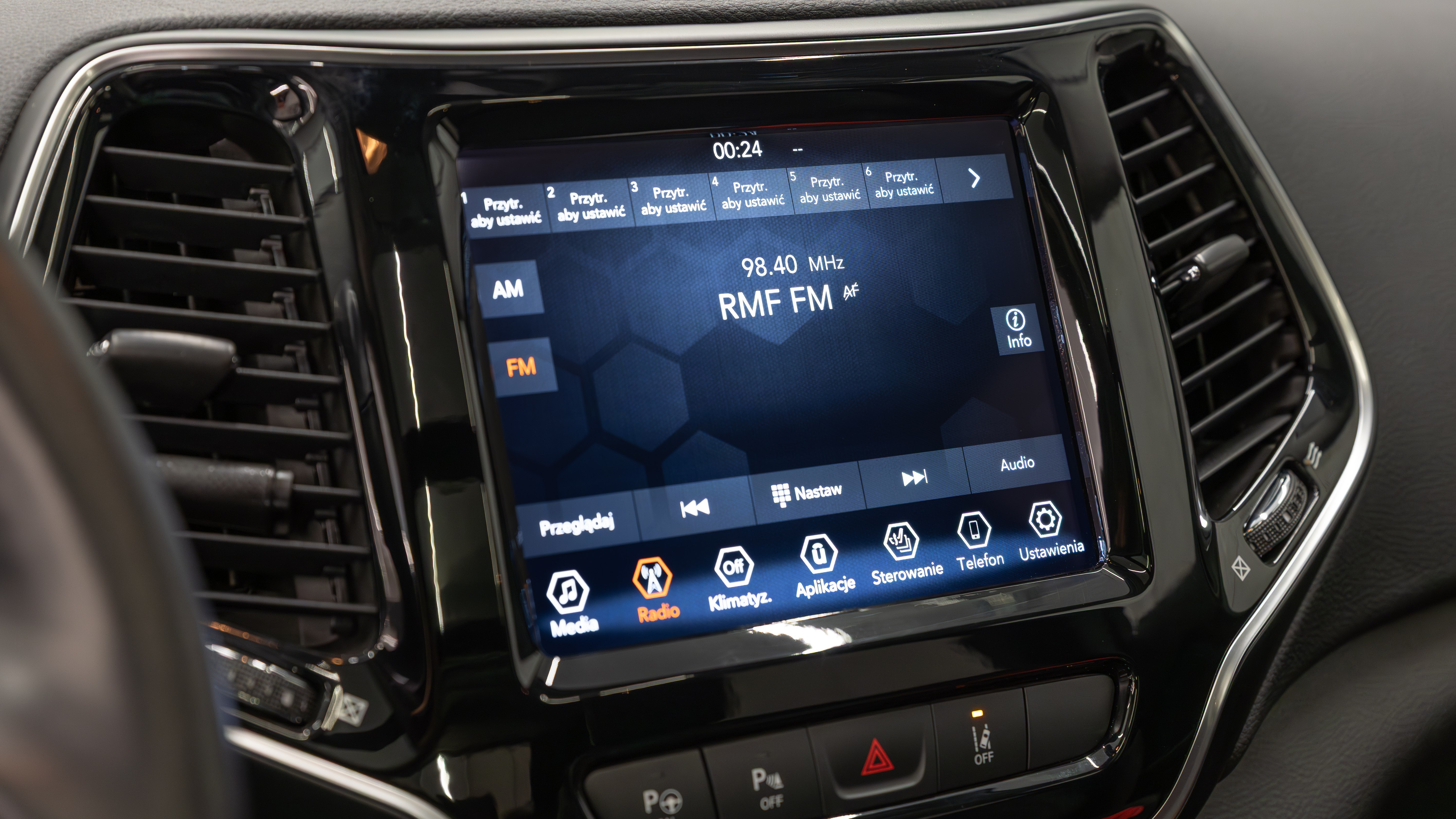 parzyste stacje radiowe jeep cherooke z USA